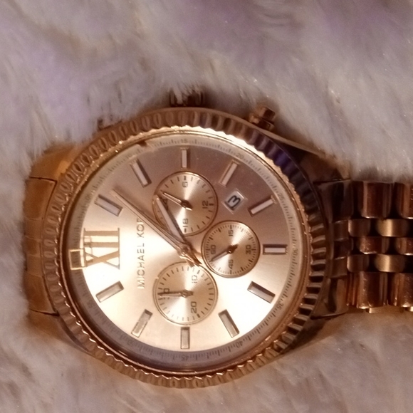 Michael Kors gold watch - Picture 1 of 5